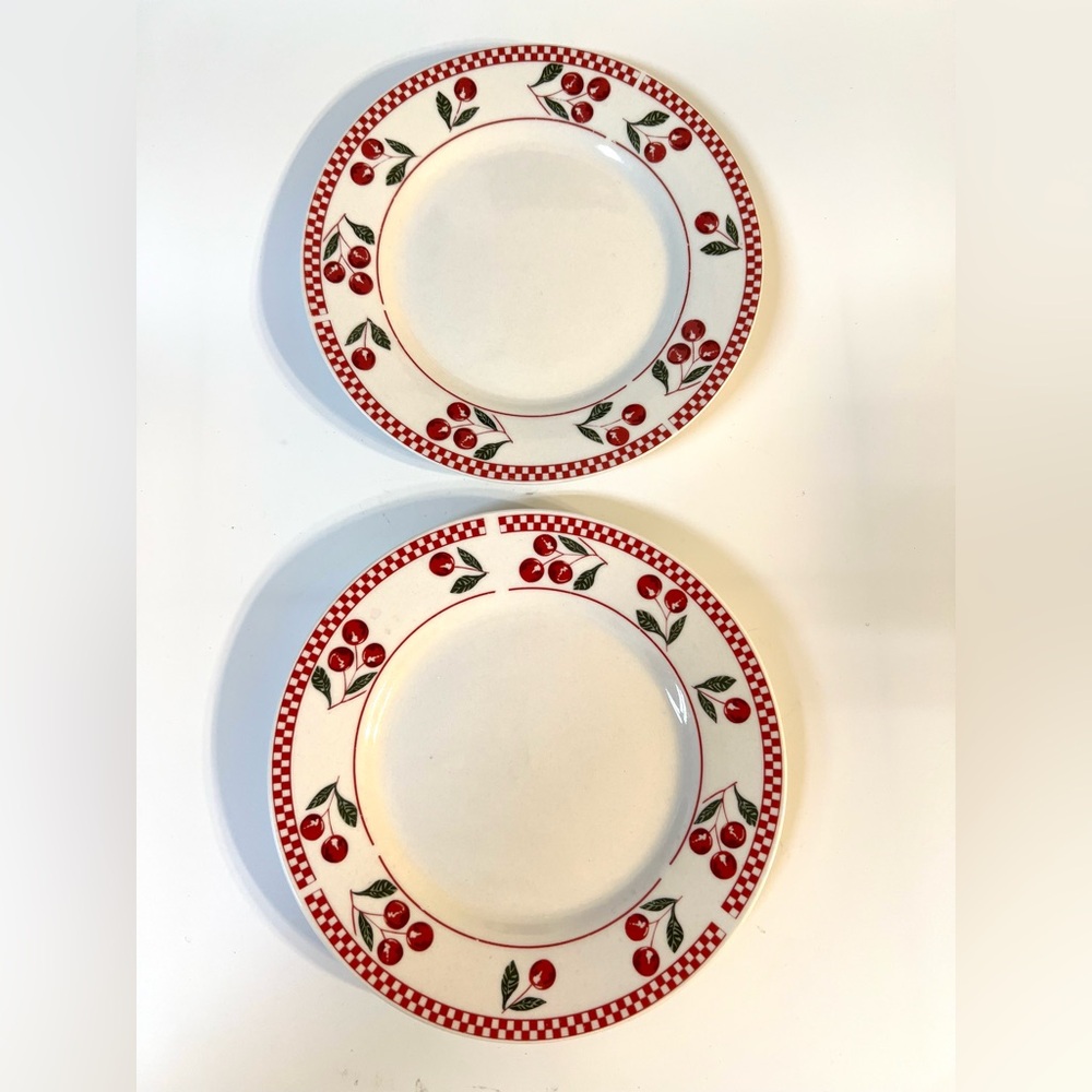 Set 2 Oneida Cherries Jubilee Leslie Beck Majesticware Stoneware Dessert Plates